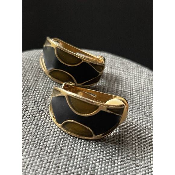 Vintage Enamel Clip Earrings Mod Art To Wear MCM Gold Tone Black Career Retro - Picture 4 of 5